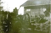 Stasjonærmotor i drift på Vestby Nedre 1910.