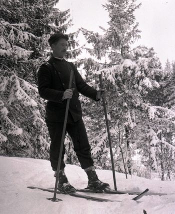Peder Westbye på ski.jpg