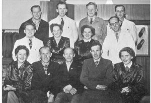 Personalet og styrets formann 1956.jpg