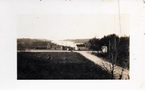 Magne Bringsverd skriver: "Dette er jo Vikkrysset slik det så ut i gamle dager med Vikilen i bakgrunnen. I gården til venstre bodde i sin tid Sigurd Thorstein. Det er revet og Johannes Kristiansen har bygd nytt. ... Man ser også den store bautasteinen som nå er flyttet litt lenger opp i Temseveien.". Ann Isaksen Greitzer: "This the front of the 1939 postcard that has the birthday wishes to my grandfather Ingart written on the back. It is from his parents Fredrik and Kristine Isaksen who remained in Norway. I am hoping it is a photo of their home in Vik. In 1939 they were both 71 years old and probably no longer farming. Later that month, they both sailed to America to visit our family in Brooklyn and Staten Island, New York for the last time."