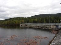 21. Pikerfoss kraftverk dam 2013.jpg