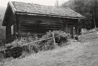 "Vinjestoga" på Plassen i Vinje. Foto: Halvor Vreim (1948)