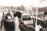 Her er Pokal og Brusøy på veg gjennom Caledonia kanalen.