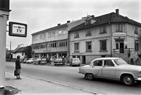 Politistasjonen og Samvirkelaget i Strømsveien 76. 1970.