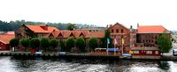 Porsgrunds Porselænsfabrik (1886, nygotisk industristil, upussset tegl) Foto: Mahlum (2007).
