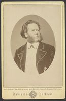 Henrik Ibsen, fotografert i 1870 av «Budtz Müller & Co. Kgl. dansk og svensk norsk Hoffotograf Norgesgade (Bredgade) 21 Kjøbenhavn». Foto: Nasjonalbiblioteket