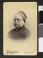 84. Portrett av uidentifisert, eldre kvinne med briller - no-nb digifoto 20151202 00026 blds 07760.jpg
