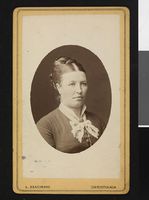 4. Portrett av uidentifisert kvinne, ca. 1878 - no-nb digifoto 20140326 00203 bldsa FA1470.jpg
