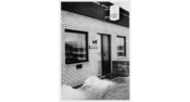Postnummer 2020 Skedsmokorset postkontor i LISAs forretningsbygg rundt 1975. Kilde KulturNav.