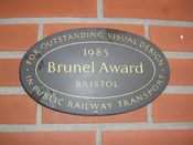 Plakett på Moelv stasjon for Brunel-prisen