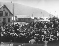 Kongeparet besøkte Tromsø 22. juli 1907. I vognen sitter kong Haakon og stiftamtmann Boye Strøm.
