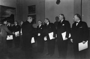 Quislings andre regjering Stortinget 1942.jpg