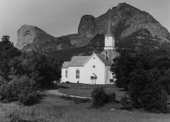 Rødøy kirke av Wilse NF.08382-026.jpg