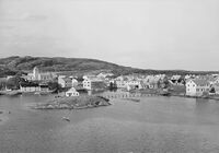 Motiv fra Rørvik. Foto: Ukjent / Nasjonalbiblioteket (1950–1952).