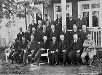 Røyken herredsstyre 1923-1925, samlet til møte på Lille Solberg. Foto: Johan K.A. Foss