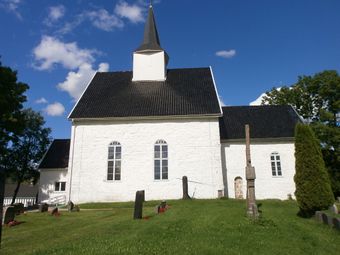 Røyken kirke 01.JPG