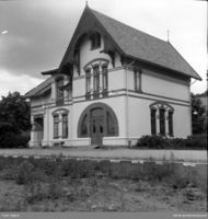 Røykenvik stasjonsbygning i murverk er tegnet av Harald Kaas og oppført 1900. Kilde Jernbanemuseet