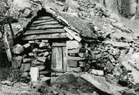 11. Røynevarden, Rogaland - Riksantikvaren-T247 01 0044.jpg