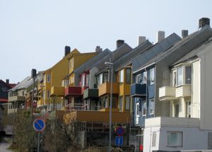 R0746crj polykrom husrekkje i Kristiansund.jpg