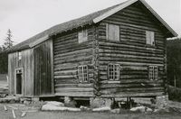 12. Ramberg Neristuen, Heddal bygdetun, Telemark - Riksantikvaren-T167 01 0140.jpg