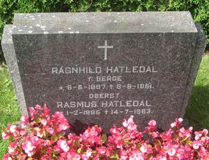 Rasmus Hatledal gravminne.jpg