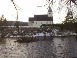 Raufoss kirke Hunnselva.jpg