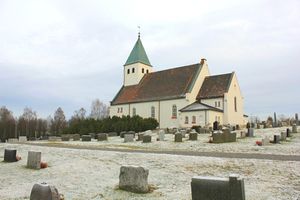 Raufoss kirke kirkegård.jpg