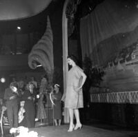 Fra en moteoppvisning på Regnbuen. Foto: Dagbladet/Norsk Folkemuseum (1958).