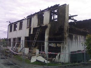 Restene av Braathengården i Gamle-Hokksund (be-2011-06-28b).jpg