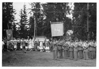 Strømmen Janitsjarkorps spiller, og sangforeningen marsjerer ut. Foto Odd H. Arnesen.