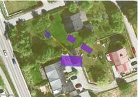Riistoppen. Hus fra andre verdenskrig i fiolett. De to små husene ble revet i 1945. Det største var en kaserne, den ble revet kort etter 1960. Per 01.09 2021 er bunkersen fortsatt intakt. Det vites ikke om løpegangen i gult er helt eller delvis intakt.