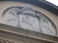 Riksvåpenet på fasaden til Historisk museum i Oslo.