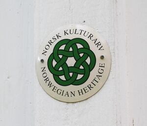 Ringebu prestegard Olavsrosa.JPG