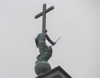 Detalj fra toppen av tårnet ved Ris kirke: Olav den Hellige. Foto: Stig Rune Pedersen