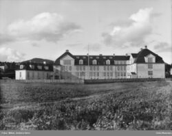 Ris skole (1919). Foto: Anders Beer Wilse/Oslo byarkiv (1923).