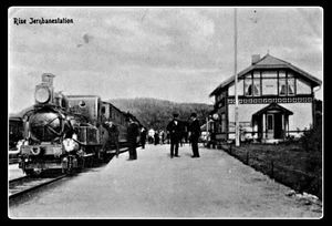 Rise stasjon med toganløp.jpeg