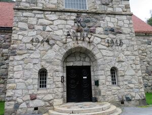 Rjukan kirke inngangsparti.JPG