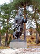 Arne Vigelands statue av Roald Amundsen, reist ved 100-års jubileet i 1972 ved Bålerud brygge på Svartskog. Foto: Siri Iversen (2009)
