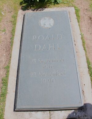Roald Dahl gravminne UK.jpg