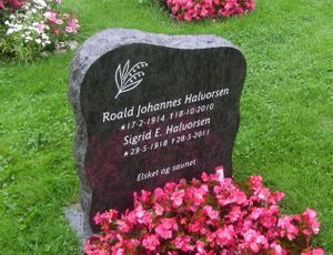 Roald Halvorsen gravminne.jpg