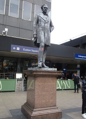 Robert Stephenson statue London.jpg