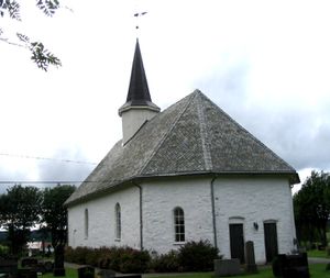 Rokke kirke (Halden) sydost.jpg
