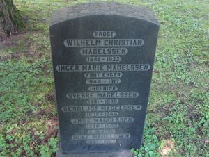 Rolf Magelssen gravminne.jpg