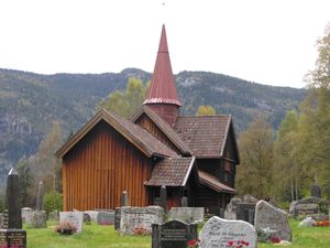 Rollag stavkirke 2013 2.JPG