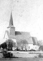 Romedal gamle kirke fotografert i de siste årene før den ble revet. Foto: Ukjent (1881–1886).