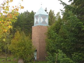 Støpul rett nordøst for kirken. Foto: Stig Rune Pedersen (2014).