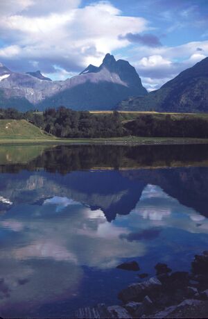 Romsdalshorn reflection.jpg