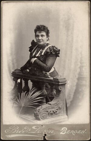 Rosa Asmundsen voksen Bergen.jpg