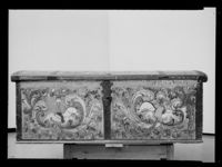 418. Rosemalt kiste. Historisk museum, Bergen - no-nb digifoto 20150218 00168 NB MIT FNR 17287.jpg