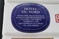 En blå plakett på Dronningens gate 13 i Oslo forteller at Rosenkrantz hadde sitt palé her. Foto: Chris Nyborg